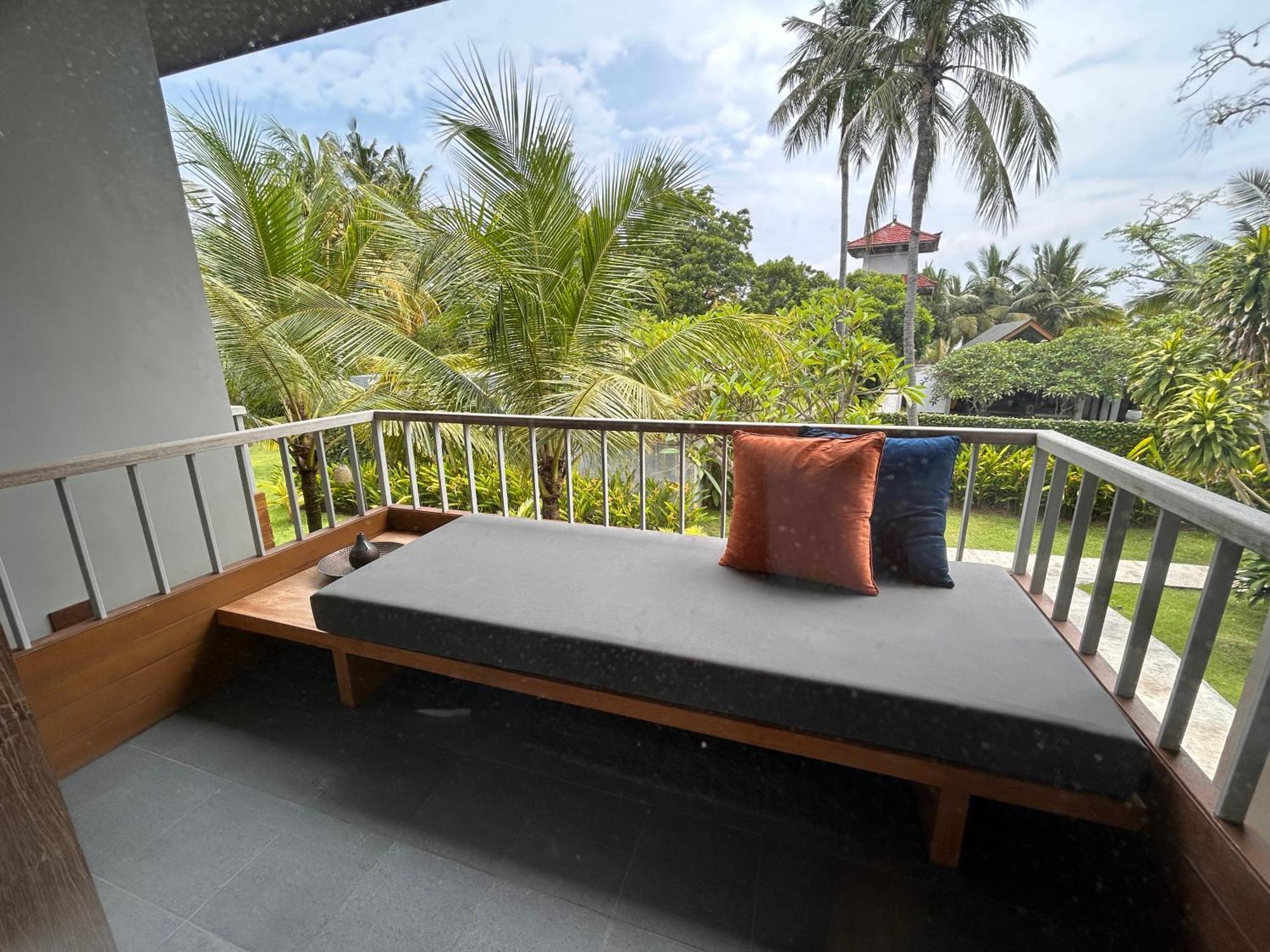 Umadewi Surf & Retreat Hotel Pulukan Exterior photo